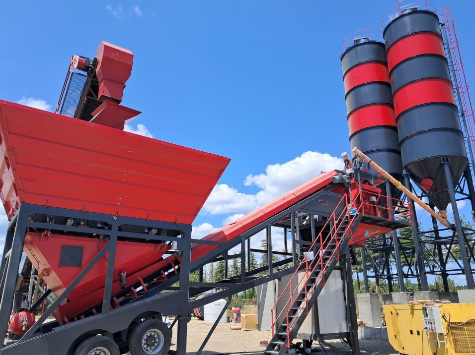 Centrale à béton mobile compacte pour chantiers et projets routiers