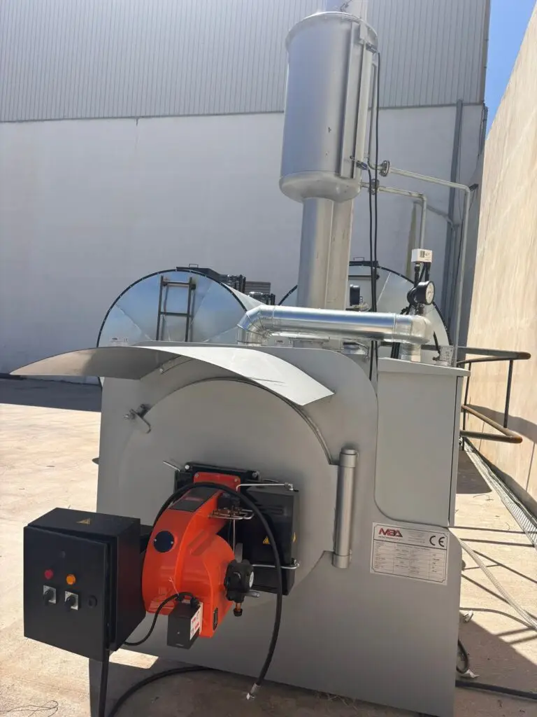 MBA Plant tarafından Türkiye'de kurulumu tamamlanan 50 tonluk bitüm tankları, emülsiyon tankı ve kızgın yağ kazanı projesi.