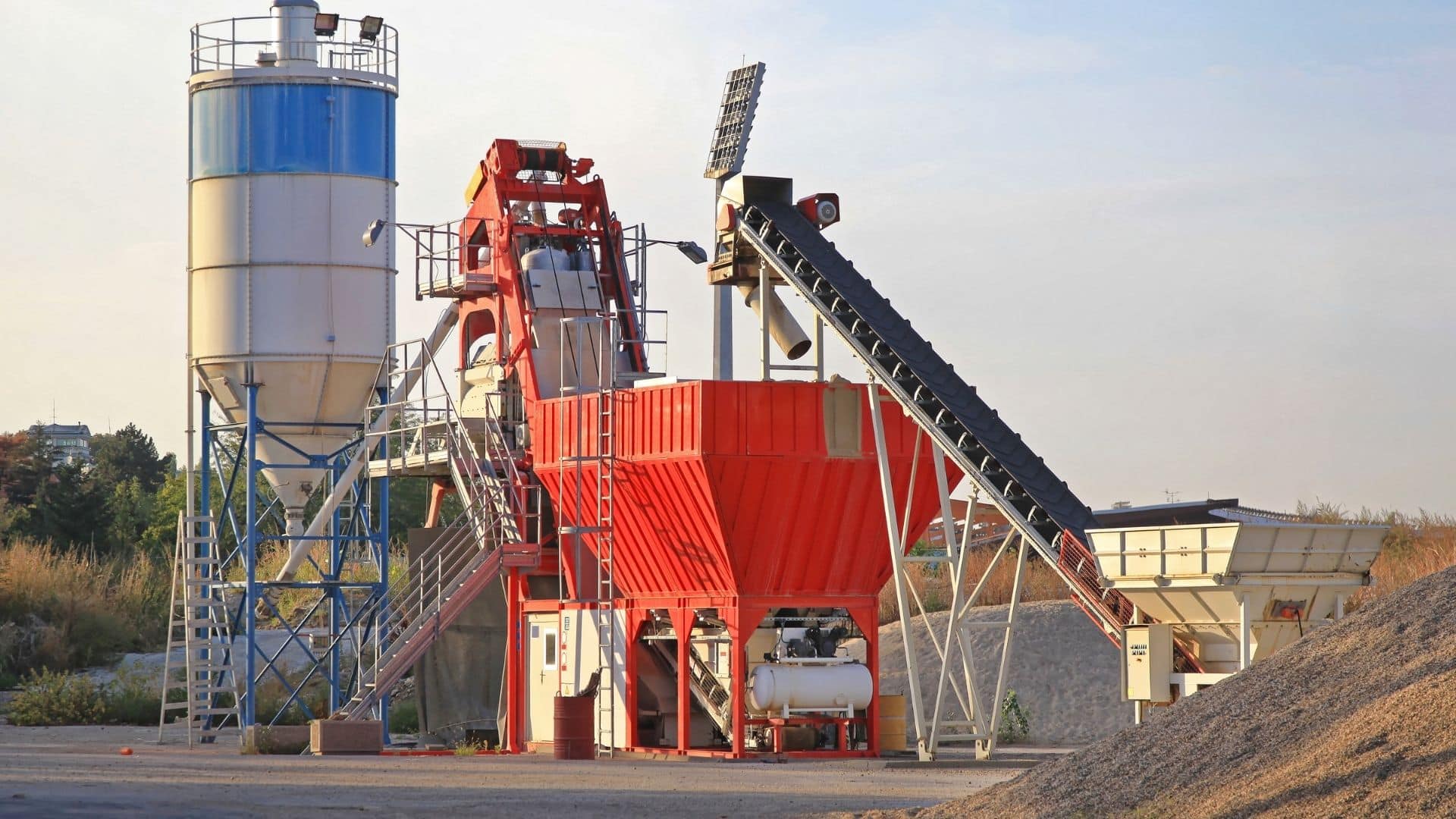 Yüksek kapasiteli kompakt beton santrali ve konveyör sistemi